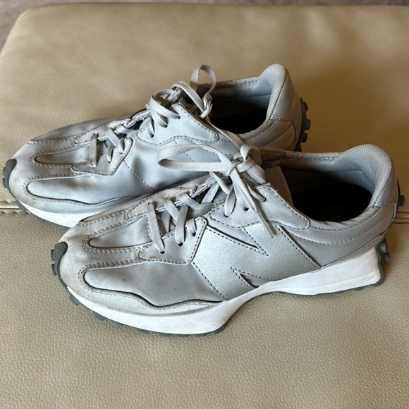 New Balance 327 - Picture 3 of 4